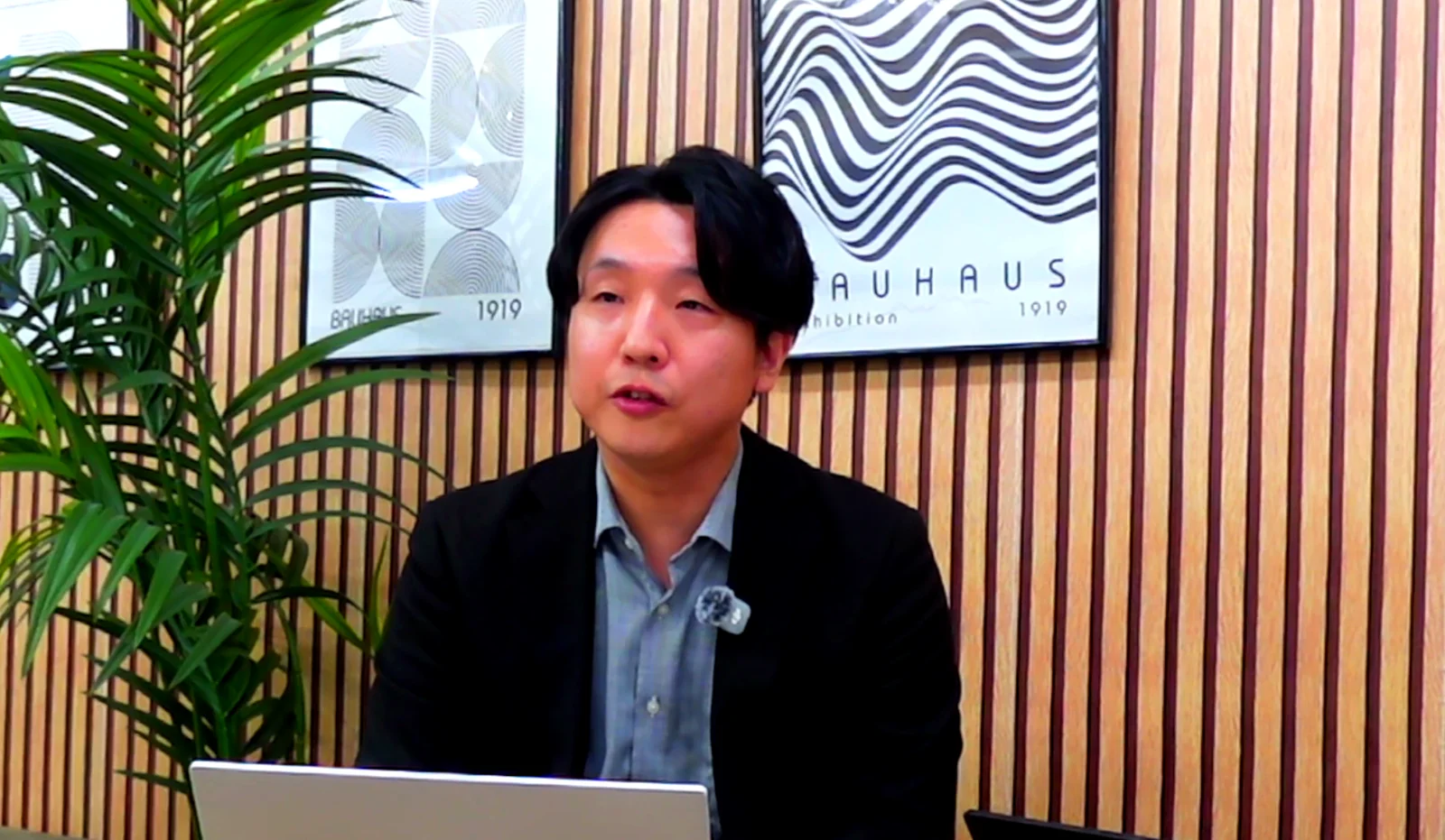 持論を話す山﨑弘基